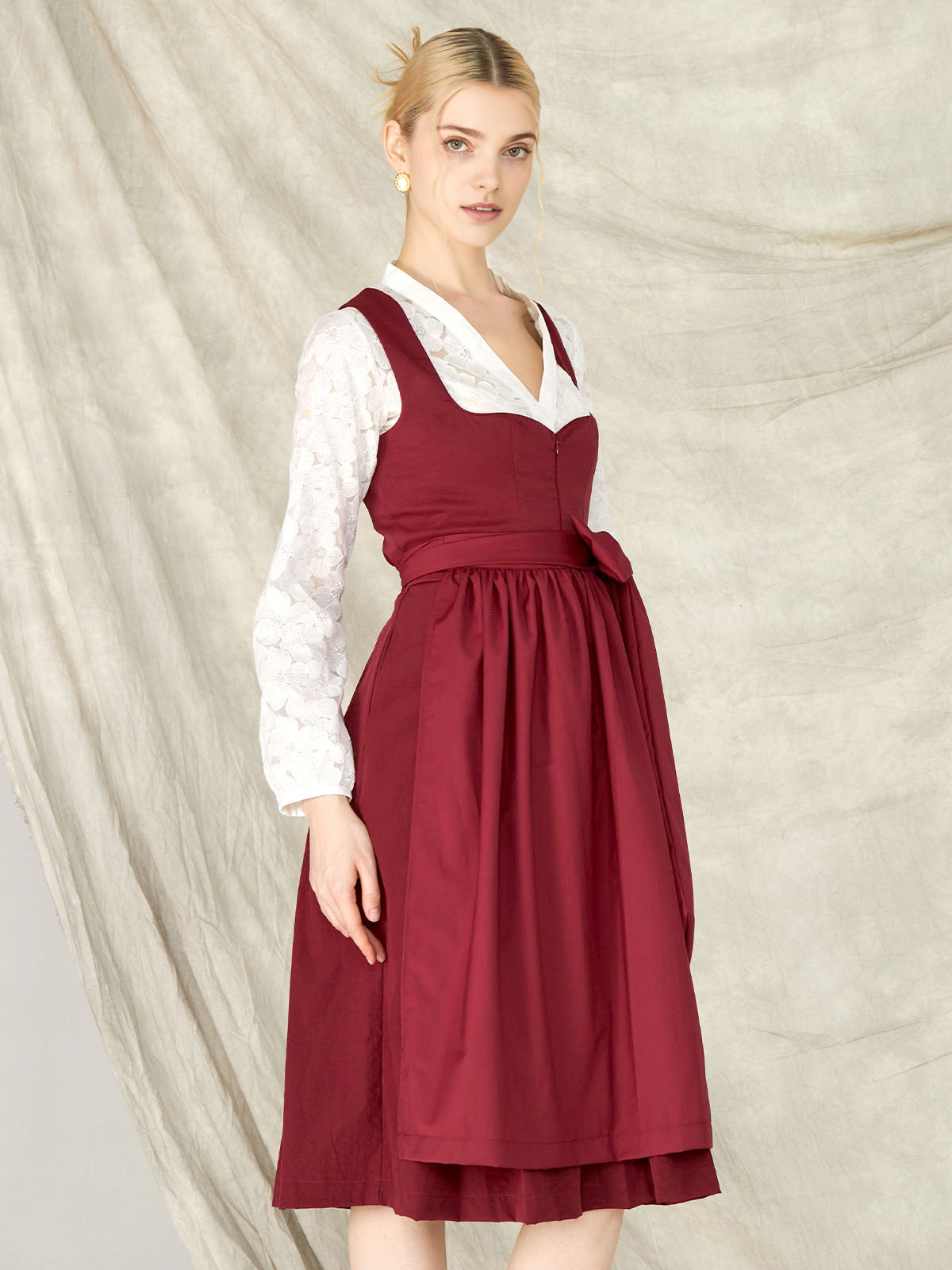Elegantes graues Samt-Dirndl