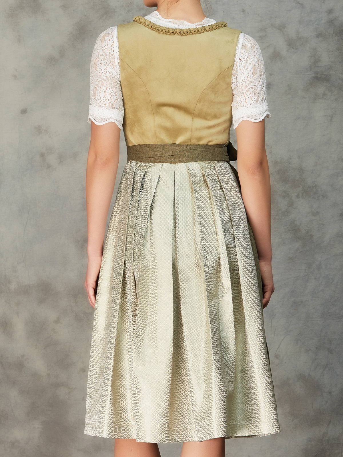Traditionelles Ehreer Dirndl in Grün
