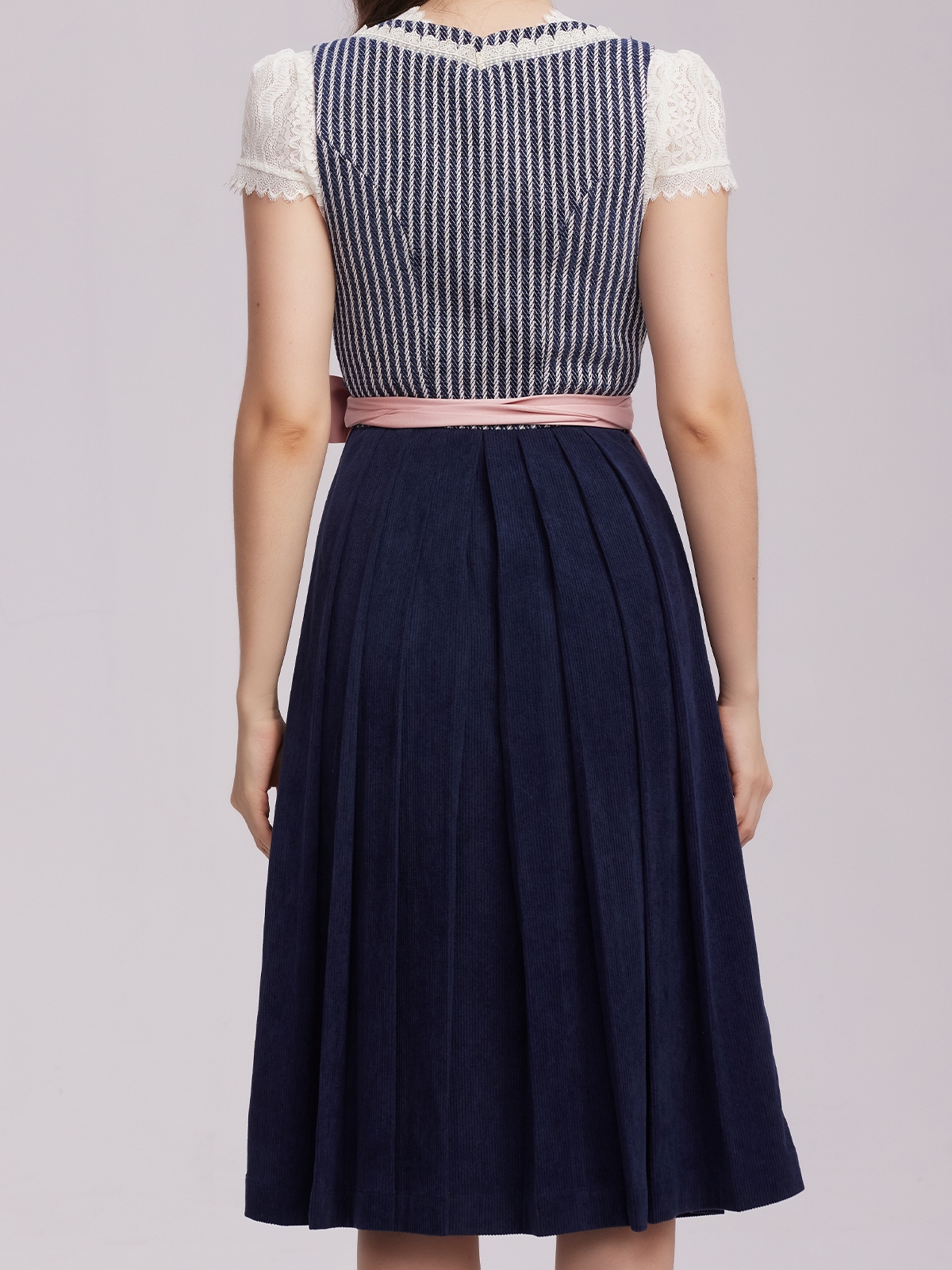 Dirndl in Blau – ein zeitloser Klassiker