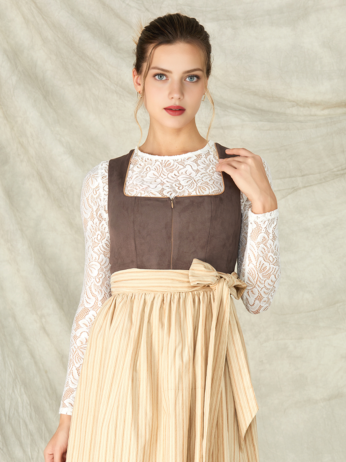 Braunes Dirndl mit Samt Oberteil