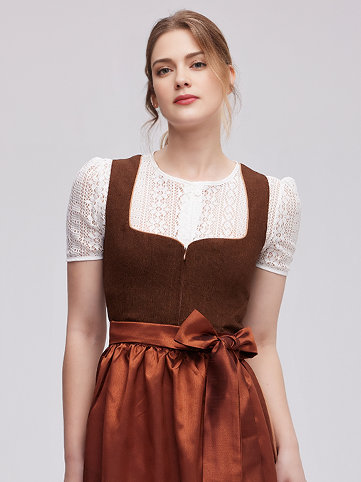 Modernes rot-grünes Dirndl mit innovativem Schnitt und leichten Stoffen