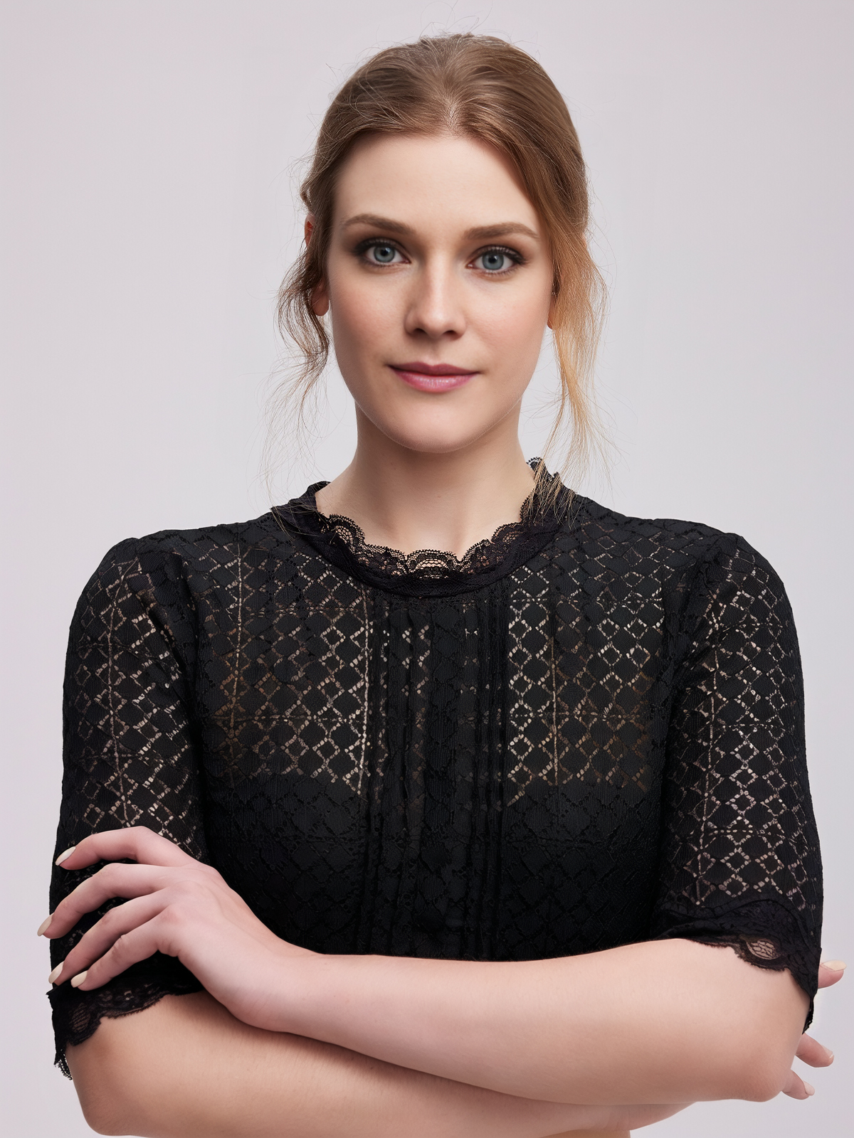 Dunkelgrünes Dirndl mit eleganter Bluse