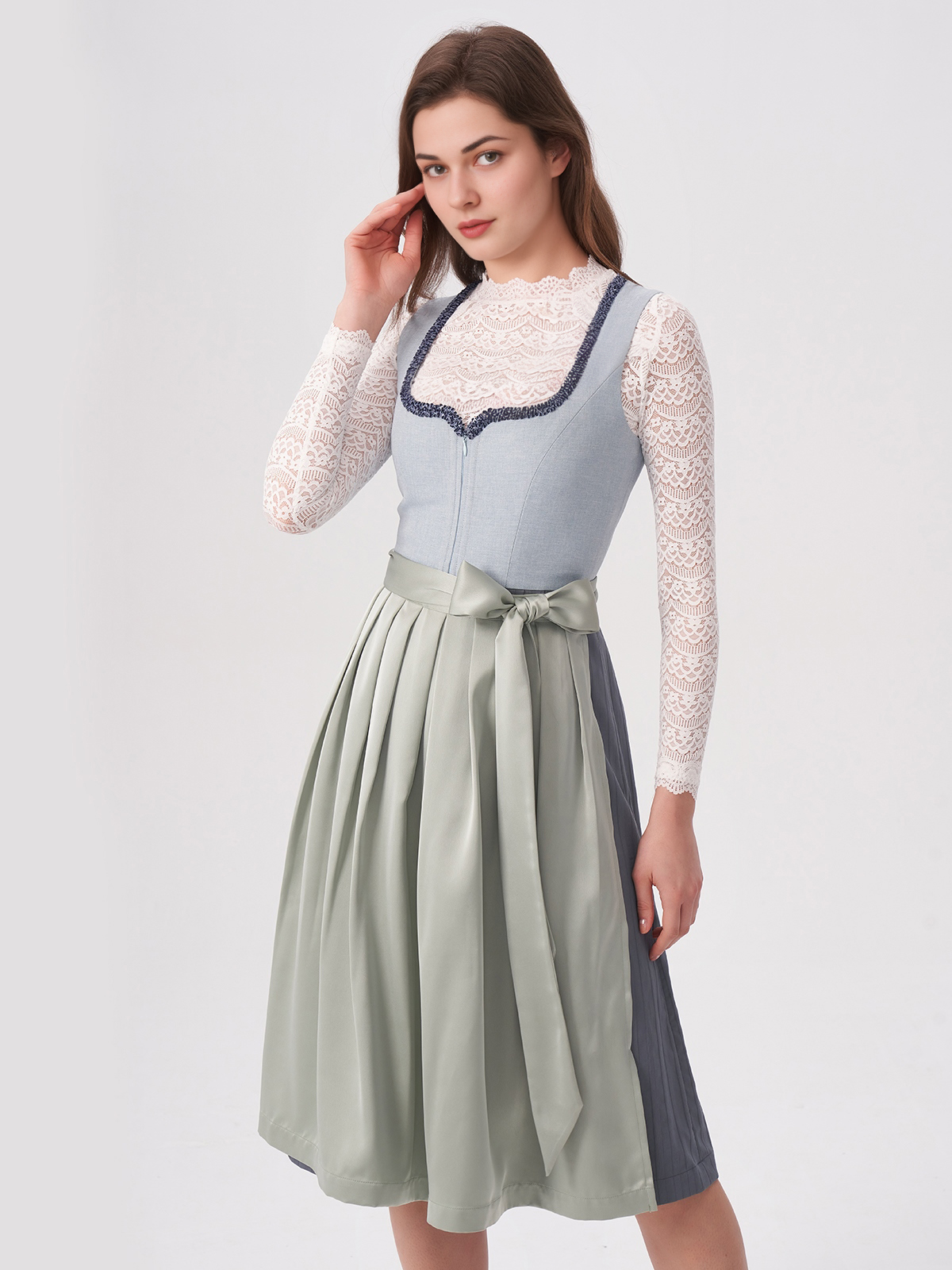 Dirndl in Moosgrün