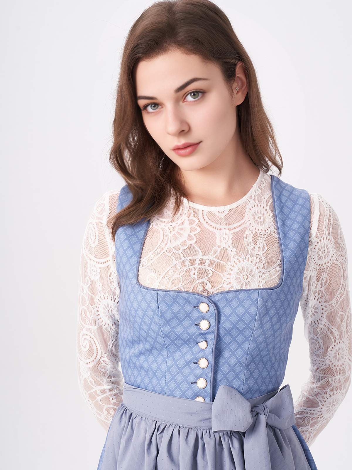 Hellgrünes Dirndl mit modernem Schnitt
