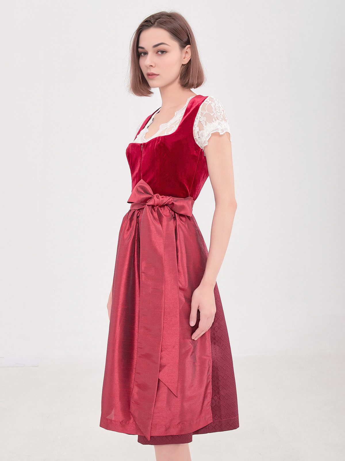 Dirndl Weiß Rot in eleganter Ausführung