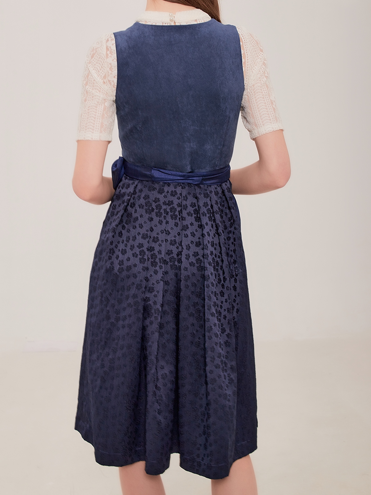 Dirndl Grün Schlicht – zeitlos und stilvoll