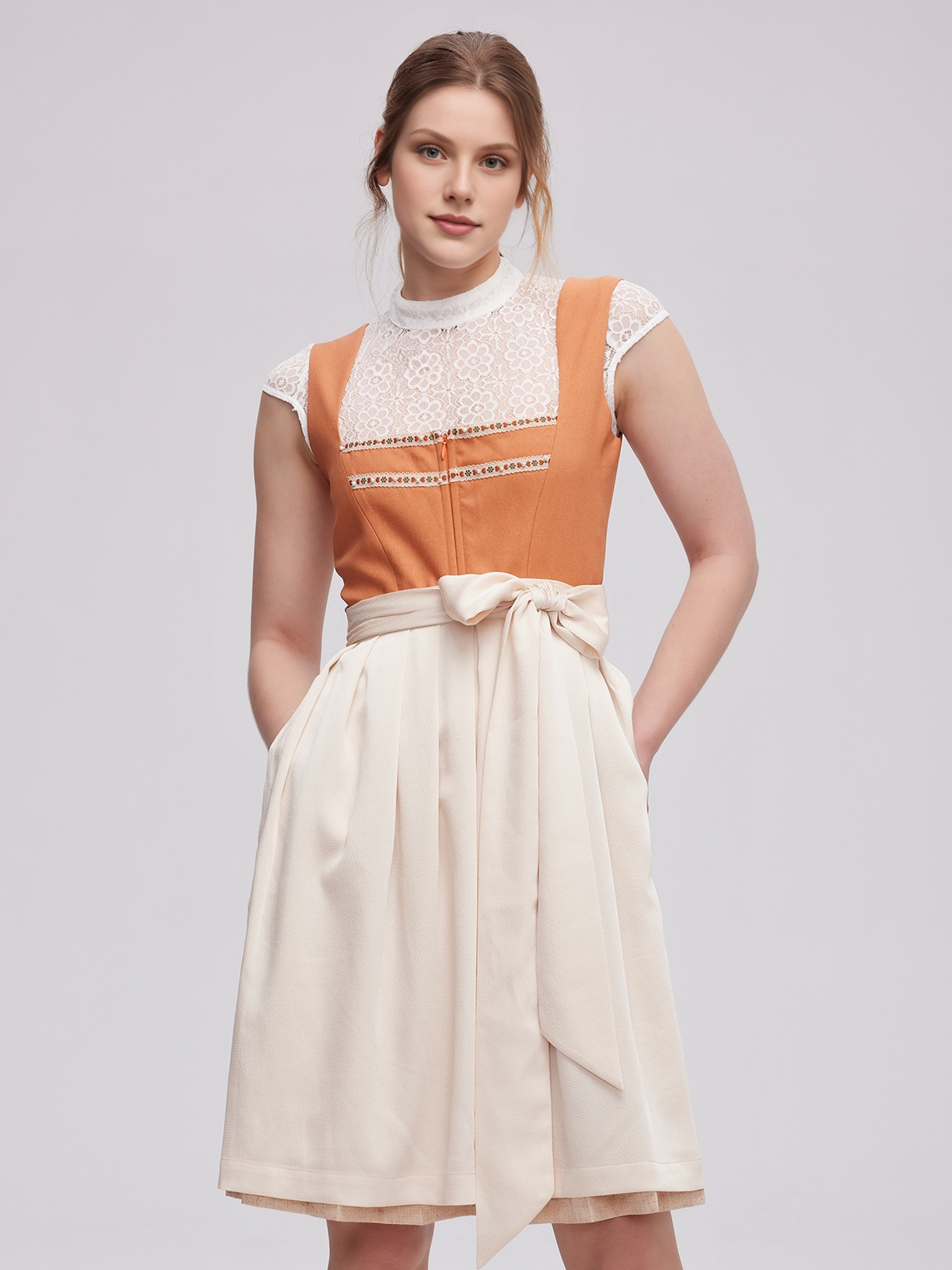 Dirndl mit geradem Ausschnitt in Orange