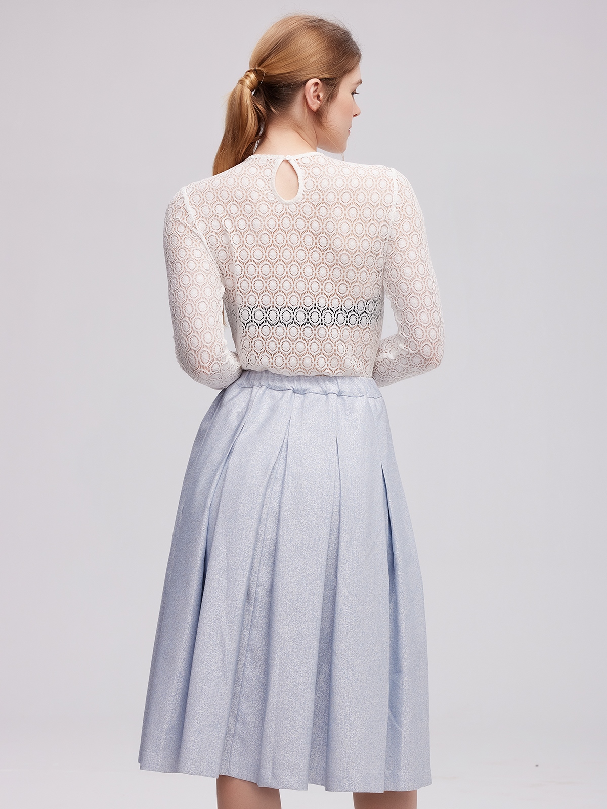 Elegante langarm Dirndlbluse in Weiß