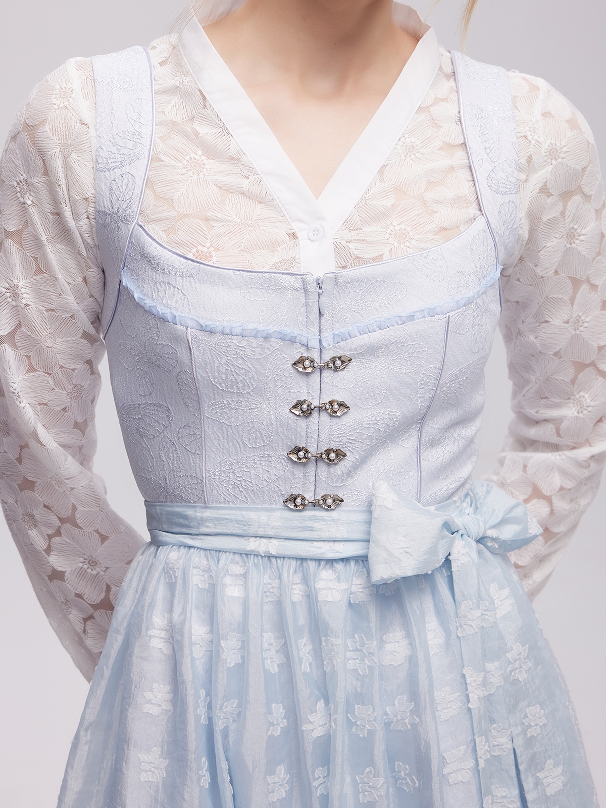 Dirndl Jeans in Blau – ein zeitloser Look