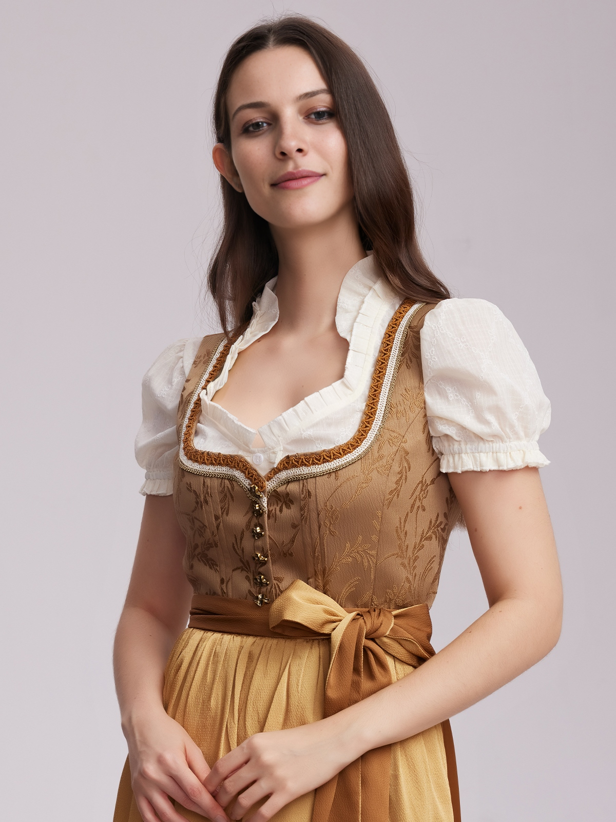 Dirndl in Lila und Schwarz