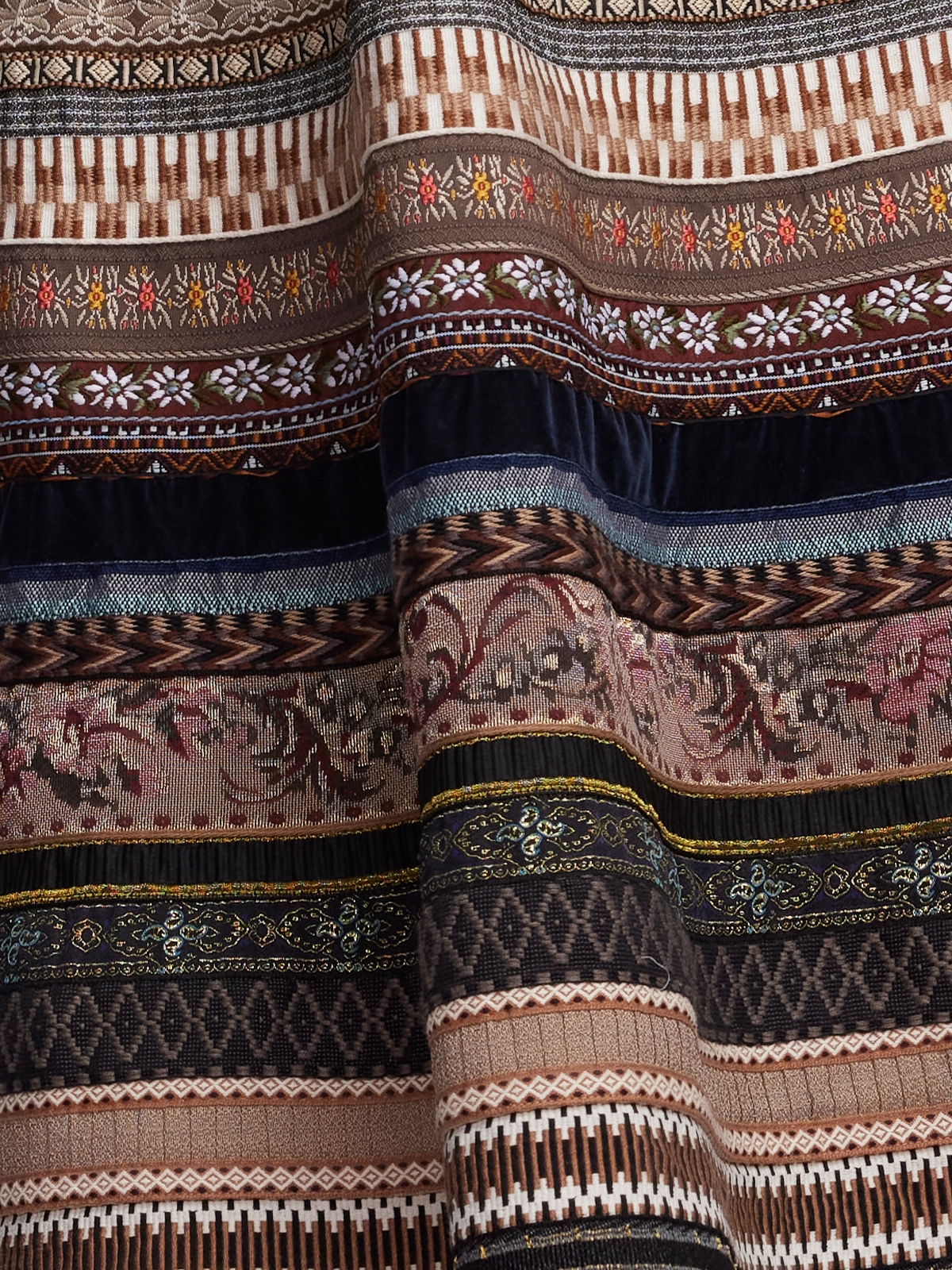 Dirndlbluse mit eckigem Ausschnitt