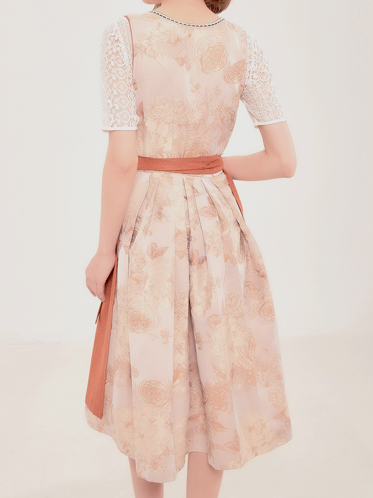Dirndl Länge 70 cm – stilvoll & modern