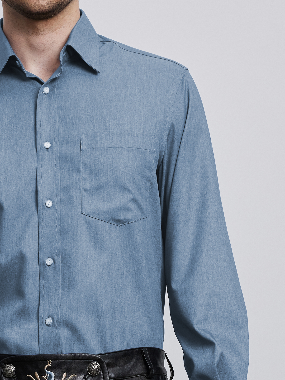 Moderne Dirndl-Bluse in Blau