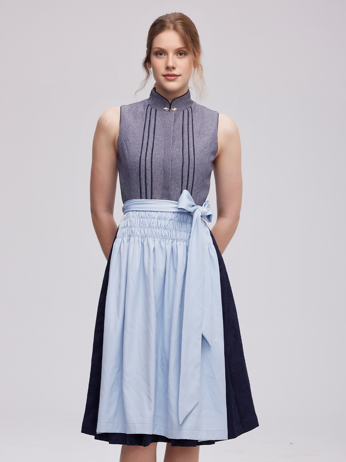 Dirndl mit Ärmel in Grau