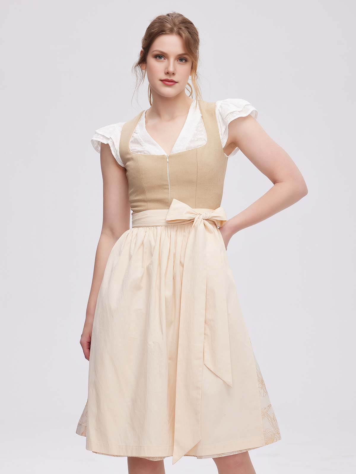Modernes Dirndl in Braun mit eleganter Silhouette
