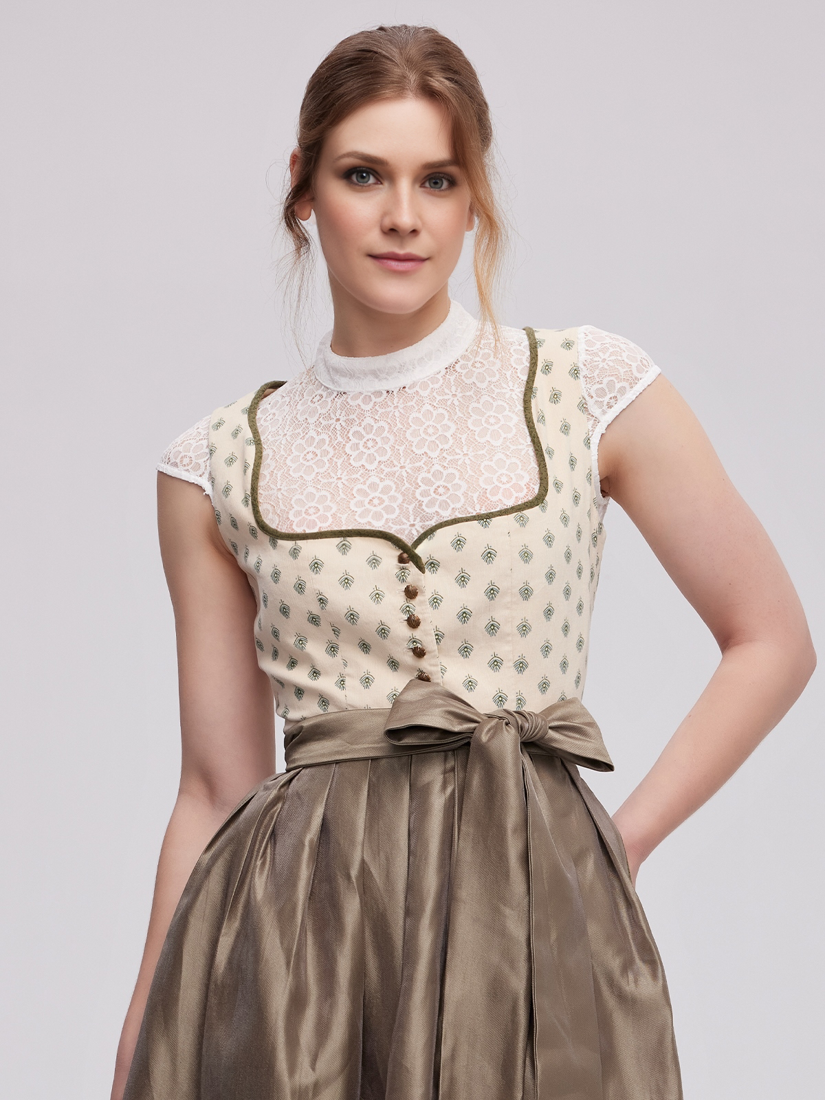Modernes Dirndl in Gelb