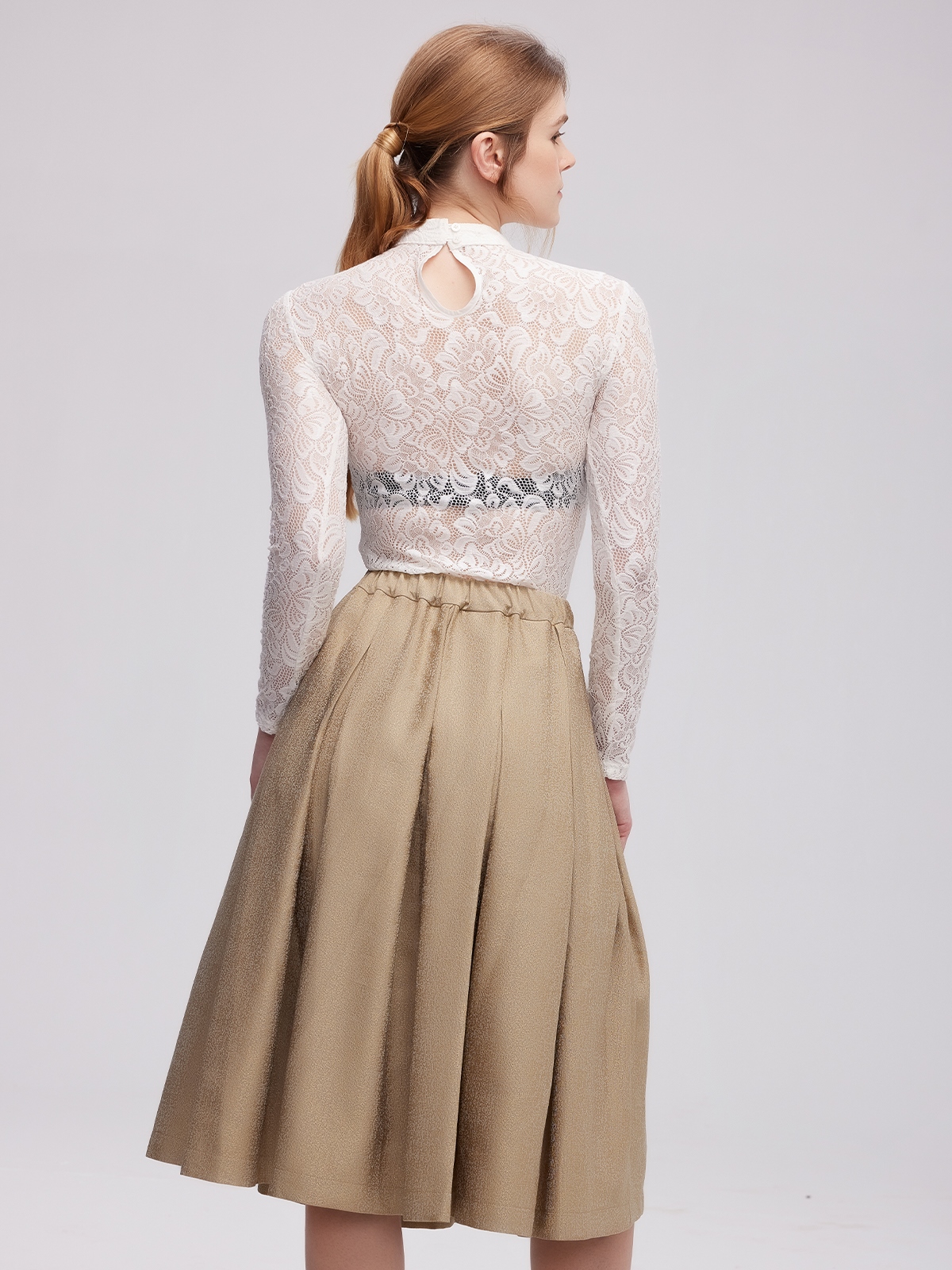 Dirndl mit eleganter Bluse