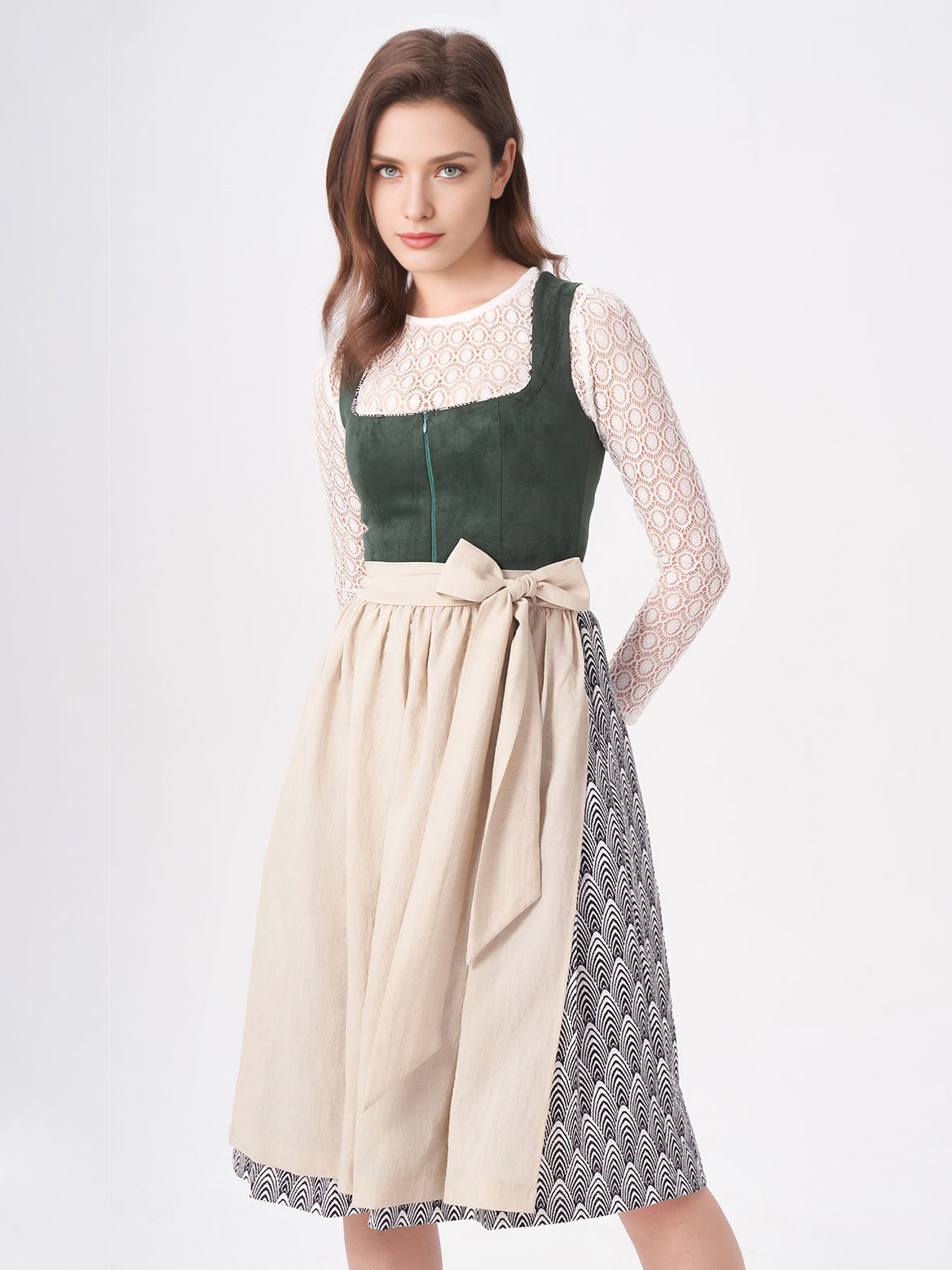 Grünes Samt-Dirndl – Tradition trifft Luxus