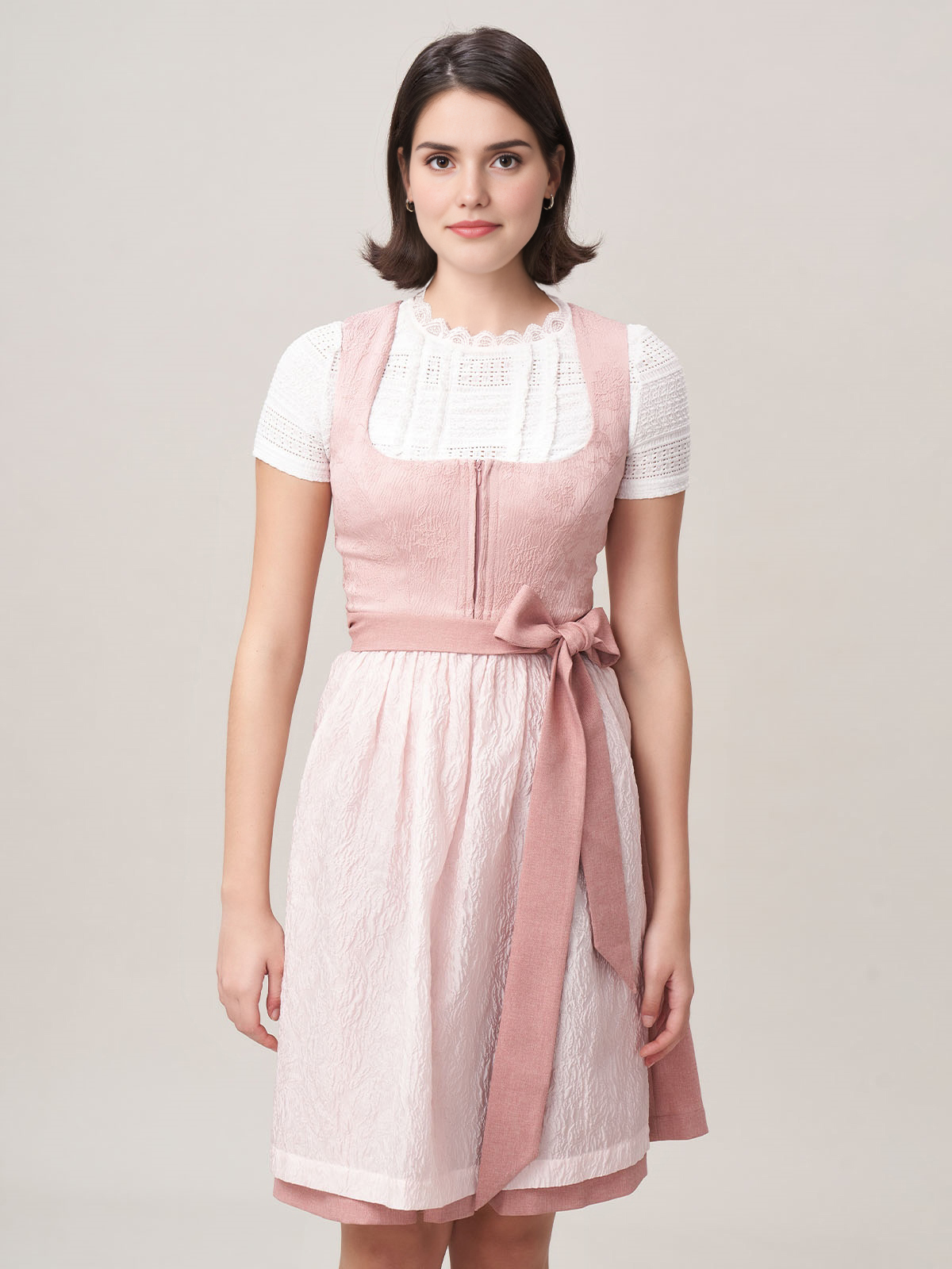 Modernes Dirndl in Rosa