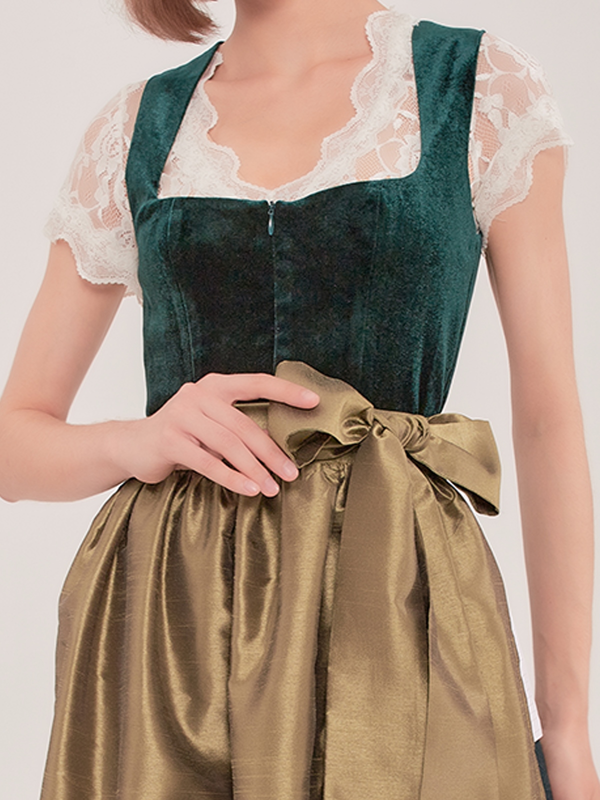 Modernes Dirndl in Grün