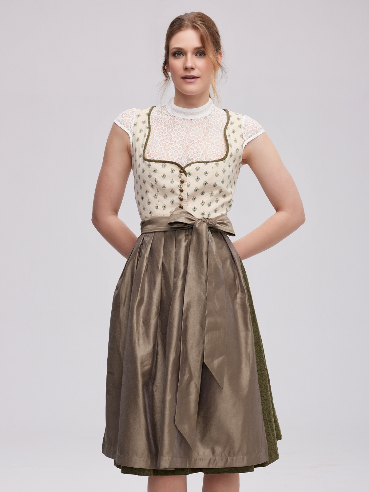 Ein elegantes rotes Samt-Dirndl mit modernem Schnitt