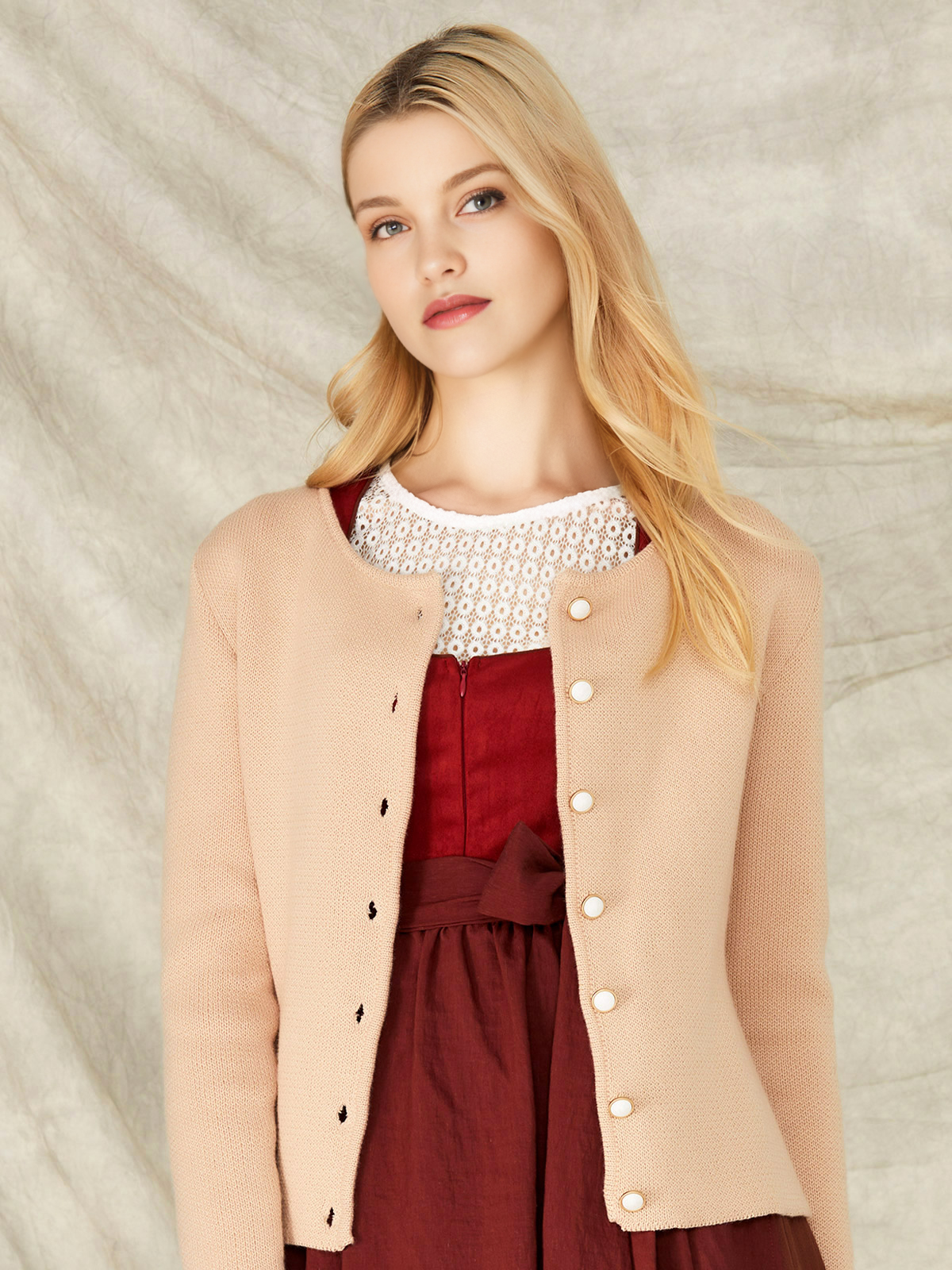 Dirndl mit Knöpfen in Braun