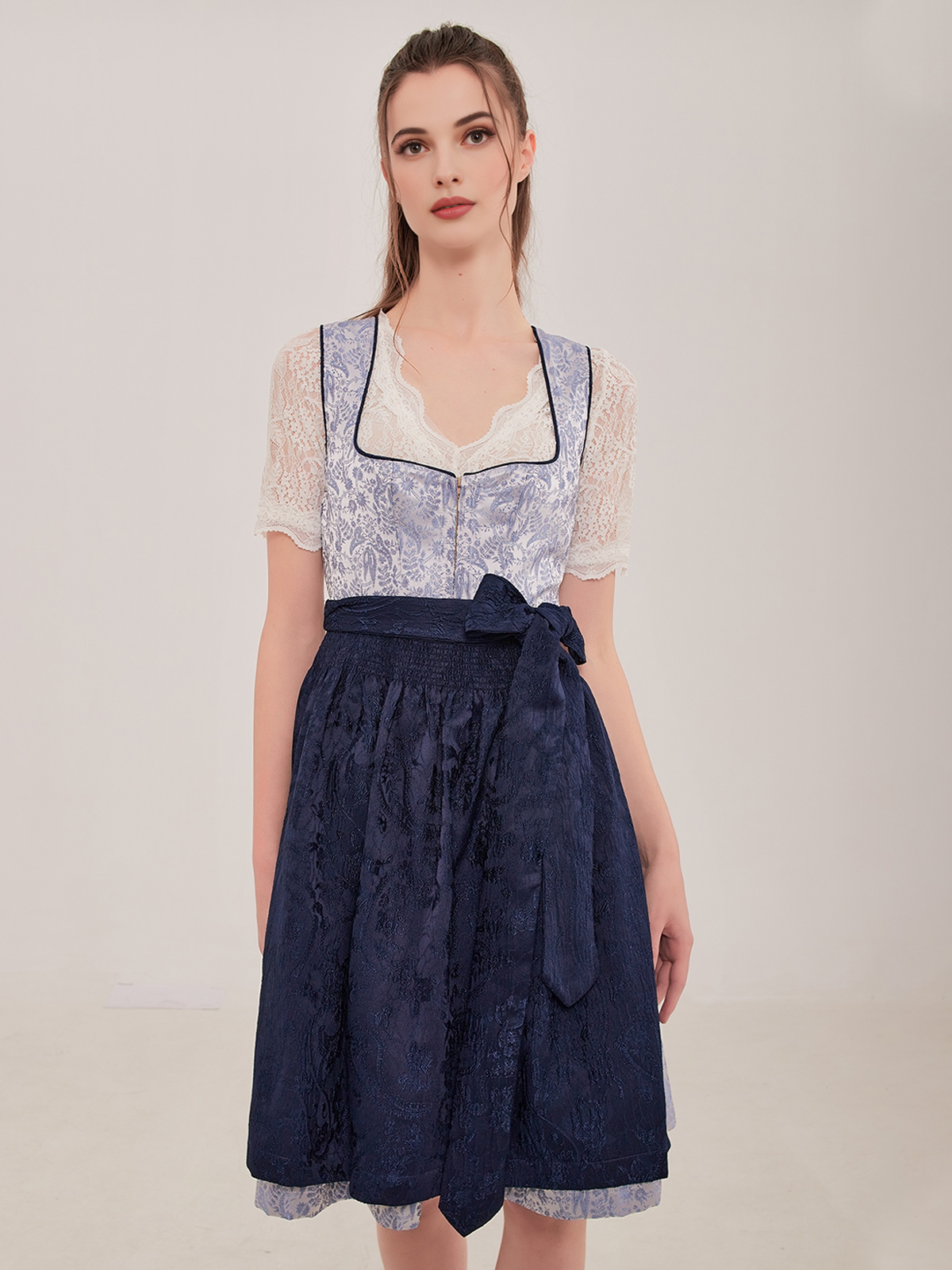 Schwarz Blaues Dirndl