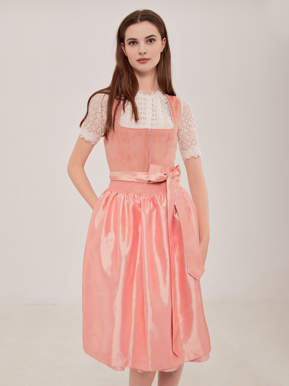 Romantisches Dirndl mit Reißverschluss