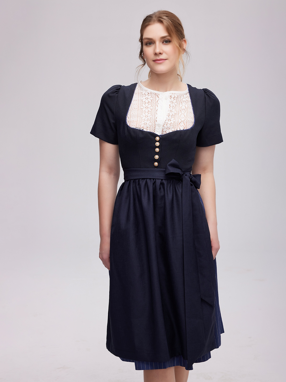 Modernes Dirndl in Blau
