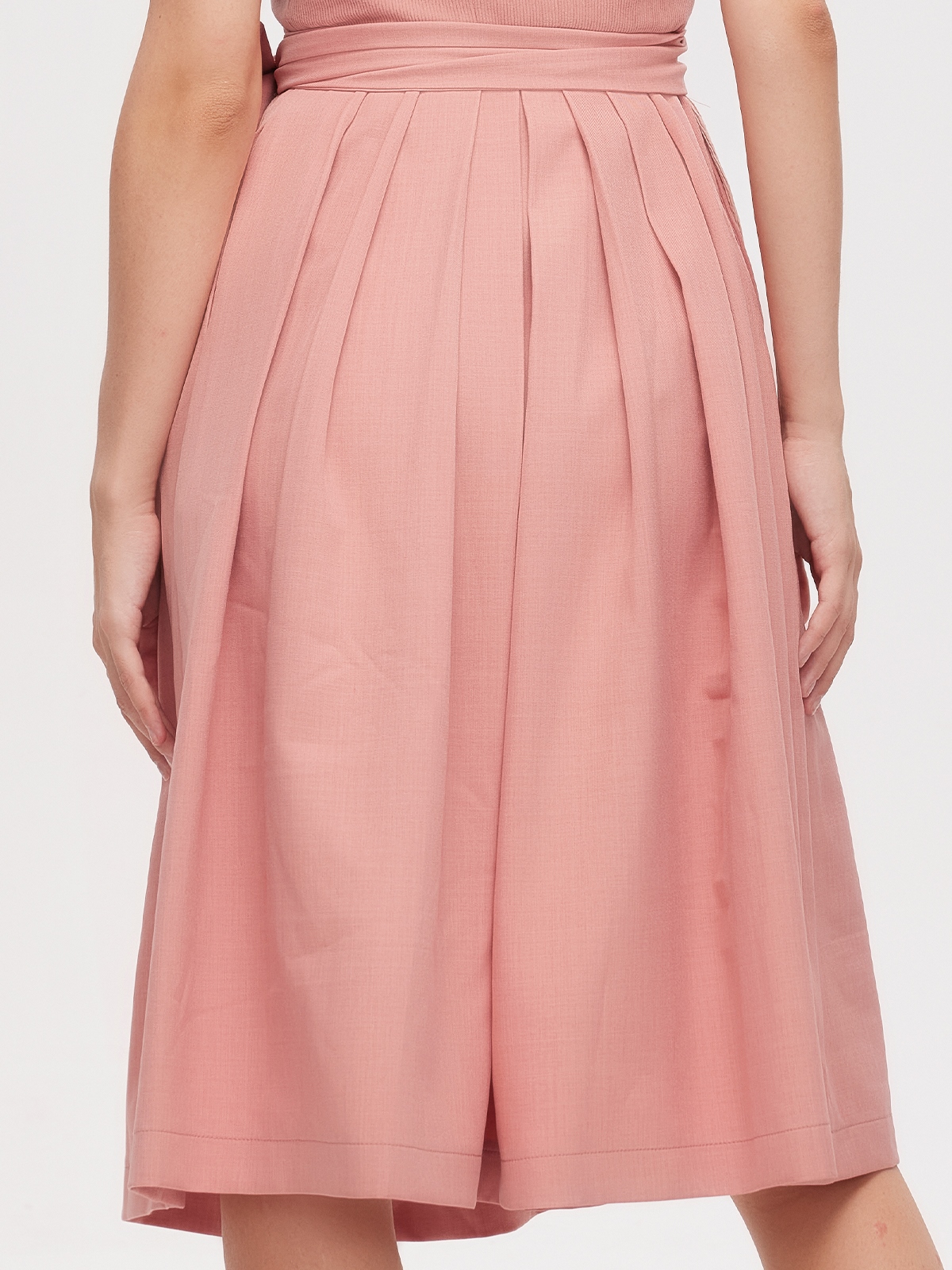 Elegantes rosa Ausschnitt Dirndl