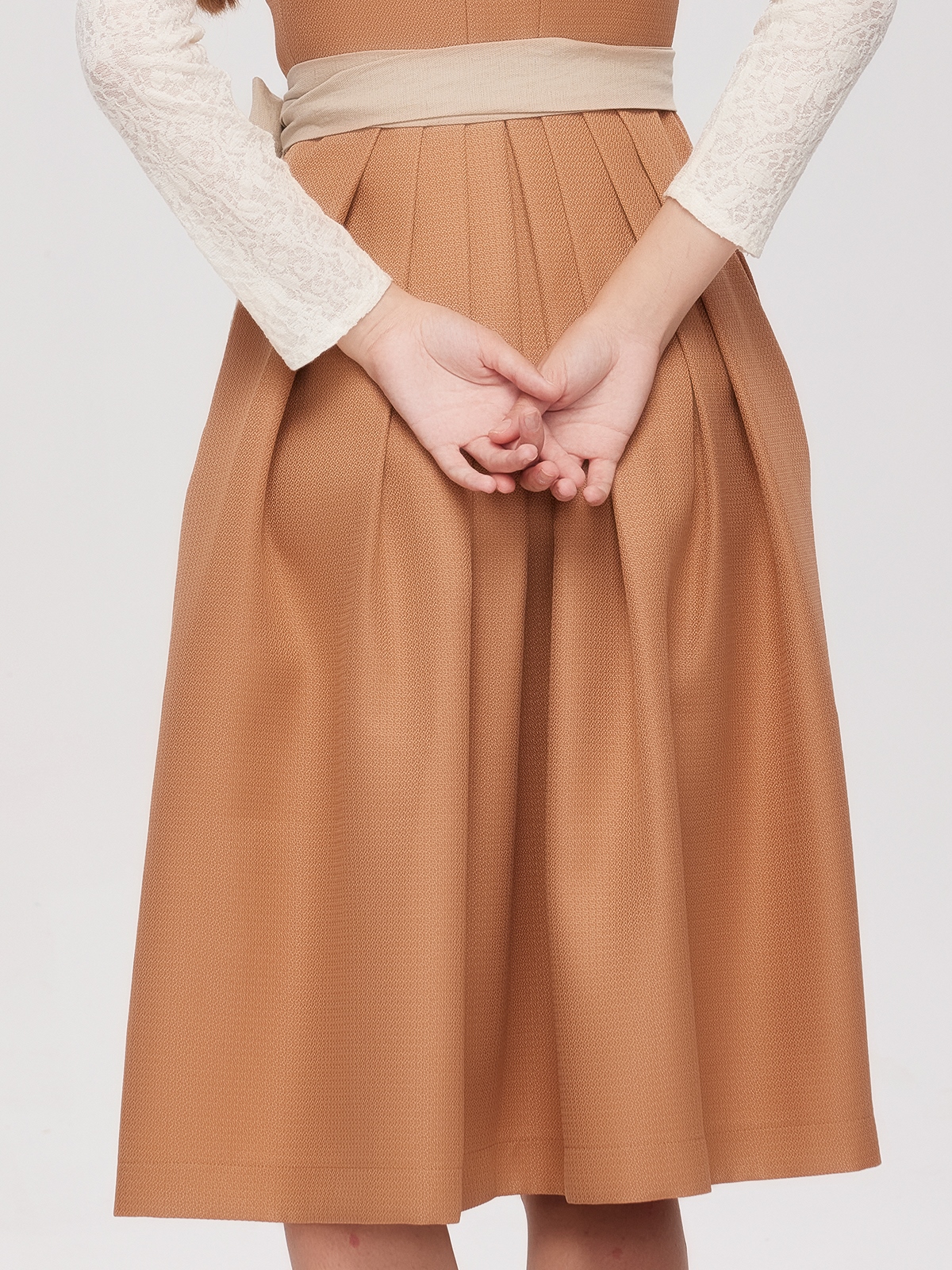 Helles Dirndl in zartem Orange – perfekt für festliche Anlässe