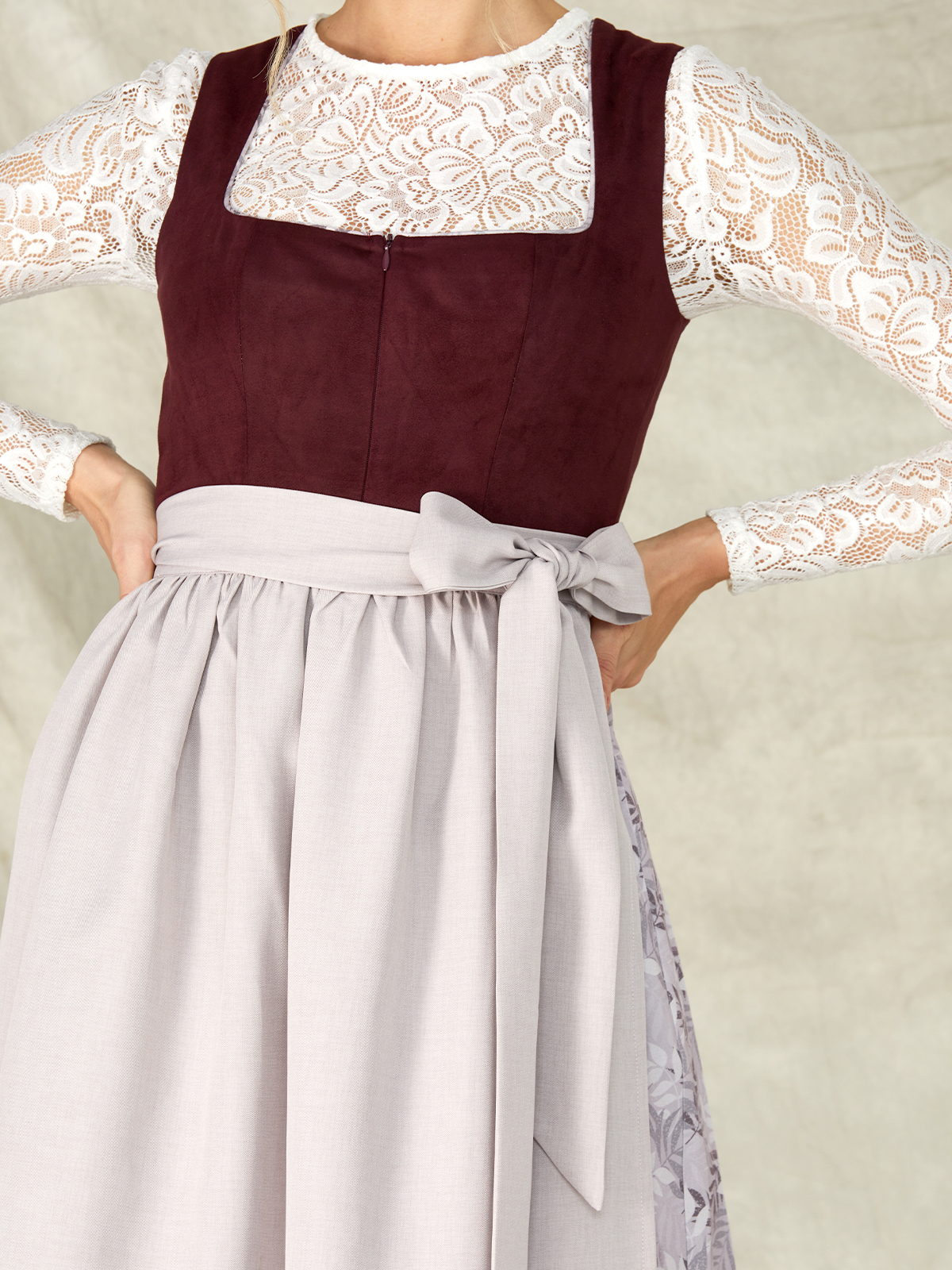 Modernes Dirndl in Lila – perfekt für den urbanen Style