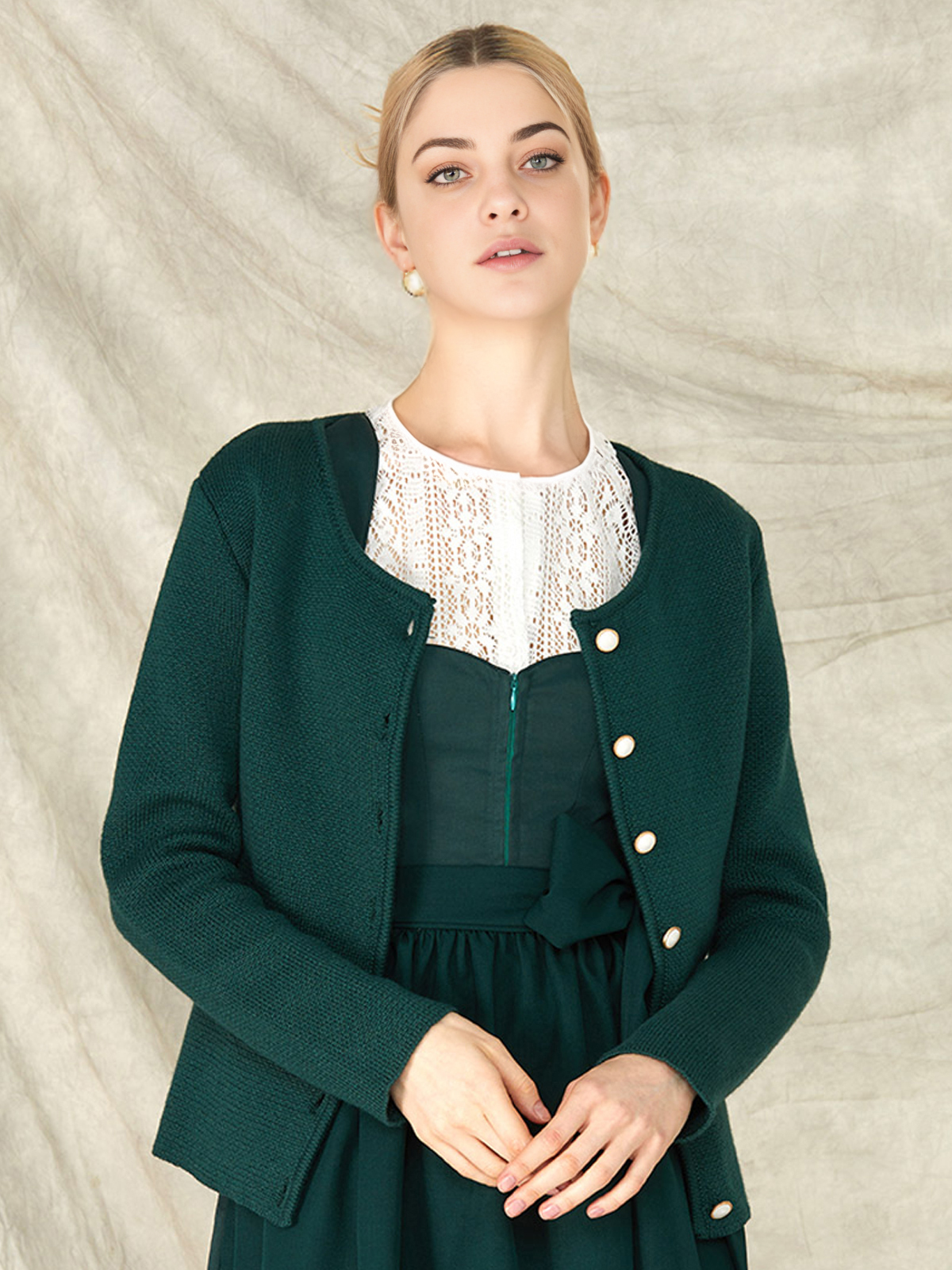 Sun Leon Dirndl mit grünen Strickdetails