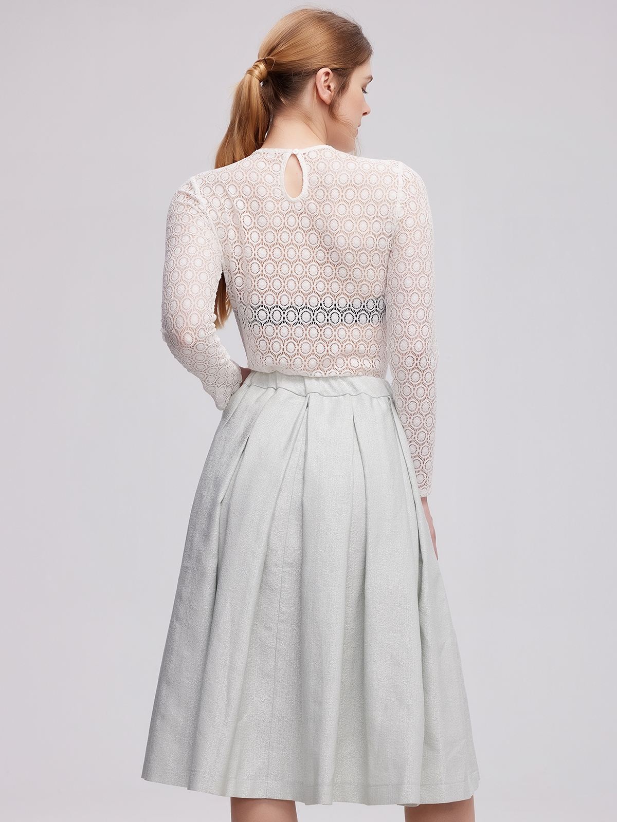 Modernes Dirndl in Grün – perfekt für den urbanen Look