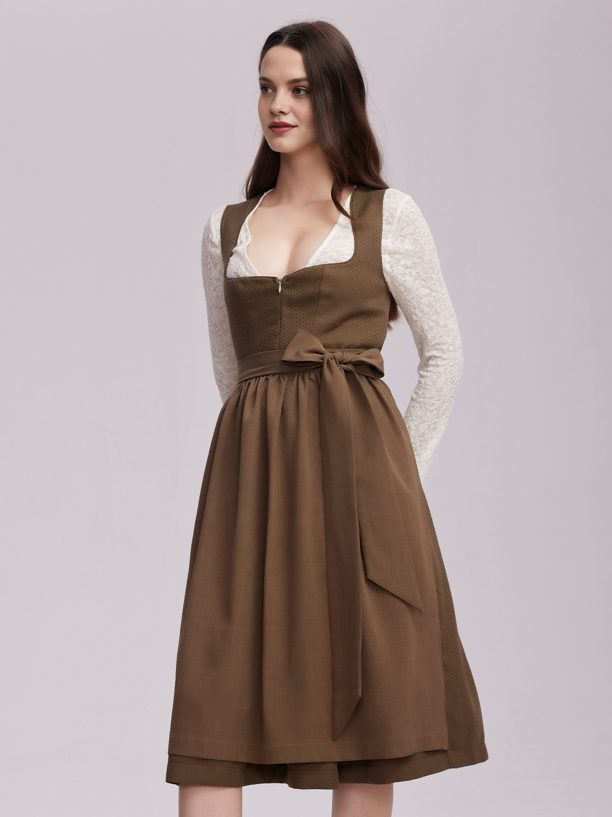 Dirndl Khaki in natürlicher Umgebung